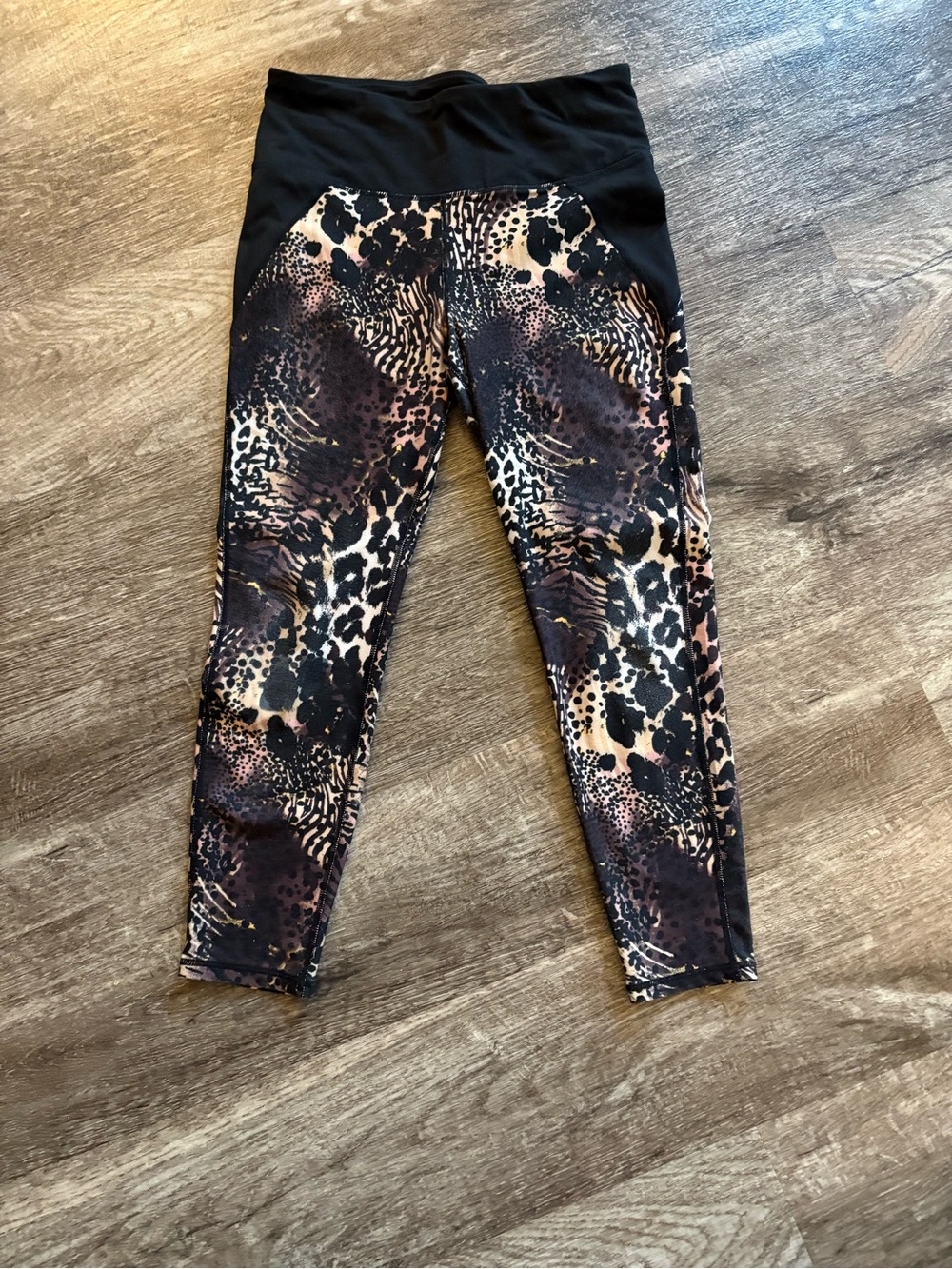 Betsey Johnson Leopard Zebra Print Cropped Active Leggings Purple Athleisure M